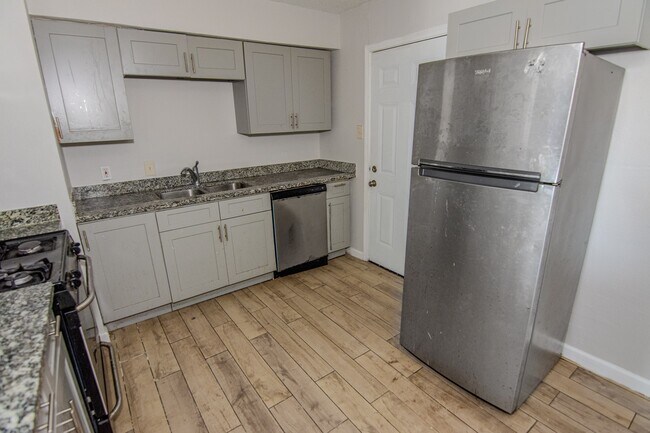 Photo - 1665 Northwood St