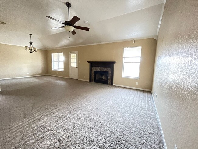 Photo - 4904 James Loop