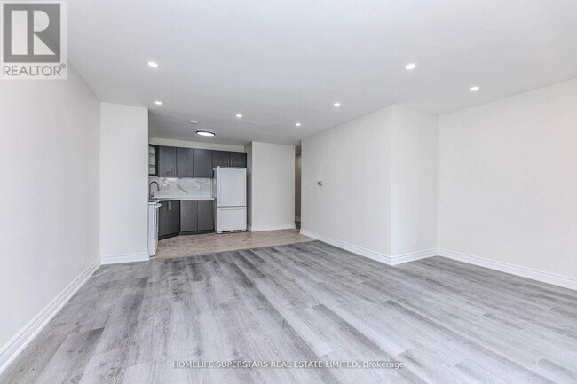 Photo - 1164 The Queensway