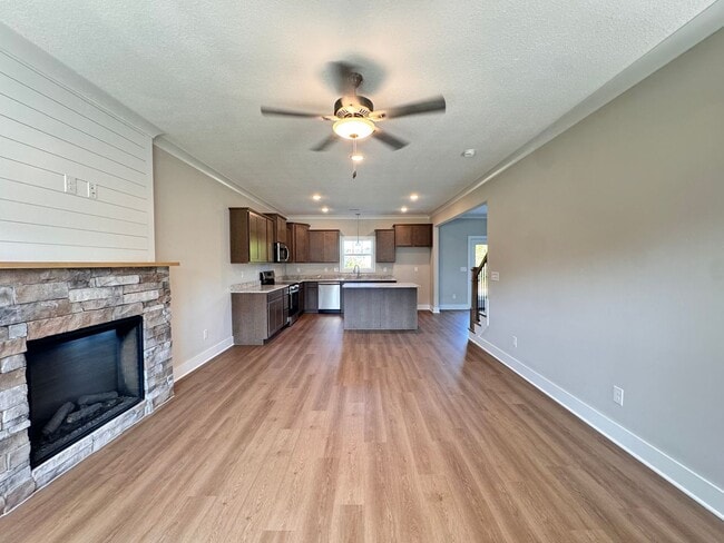 Photo - Maryville 37803 - Brand New 4 bedroom, 2.5 bath home - Contact Jackie Mills (865) 748-2851