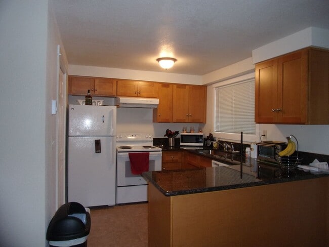 1595-1595 NW Tyler Ave Unidad 251 - Brown 1585 NW Tyler