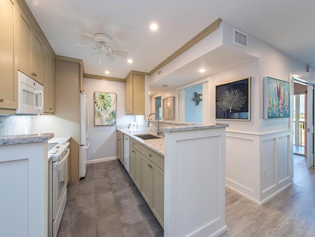 Park Shore stunner! - 555 Park Shore Dr Unit 508