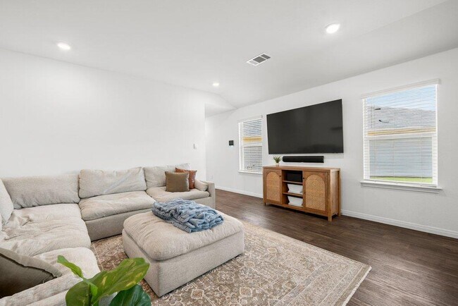 Photo - 151 Galanthus Ct