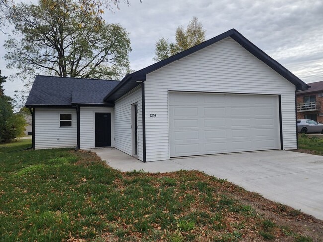 Building Photo - Newly Built 3BR/2BA Home in Oshkosh, WI