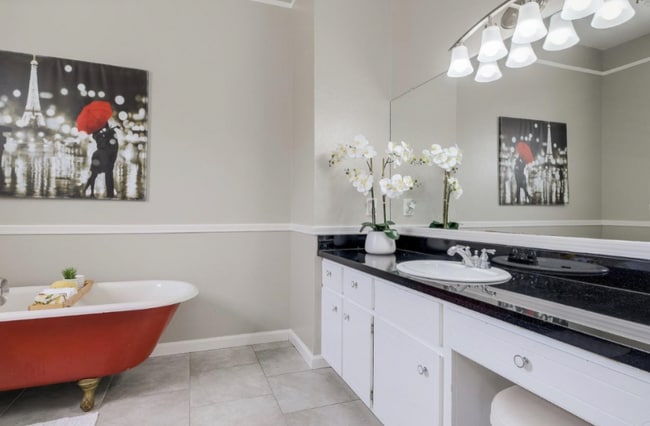 Photo - 688 Monroe St