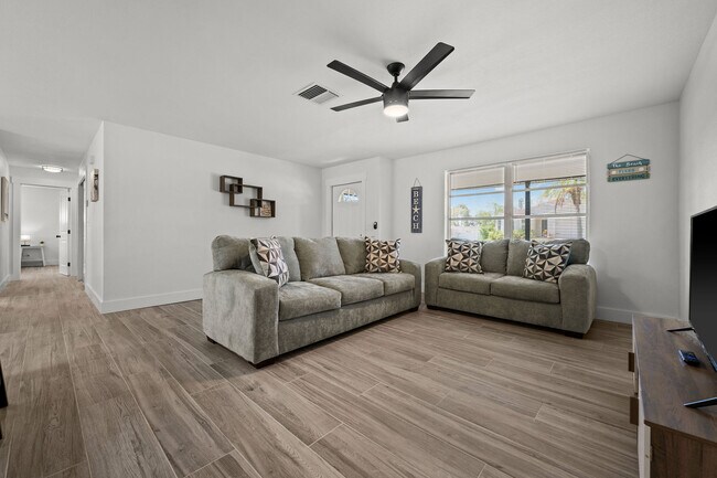 Photo - 223 SE 45th St