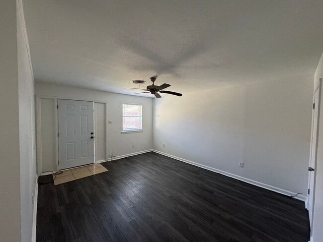 Building Photo - 6493 Marcie St Unit B