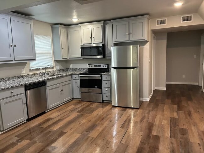 Building Photo - 1813 Franklin St Unit B Rental