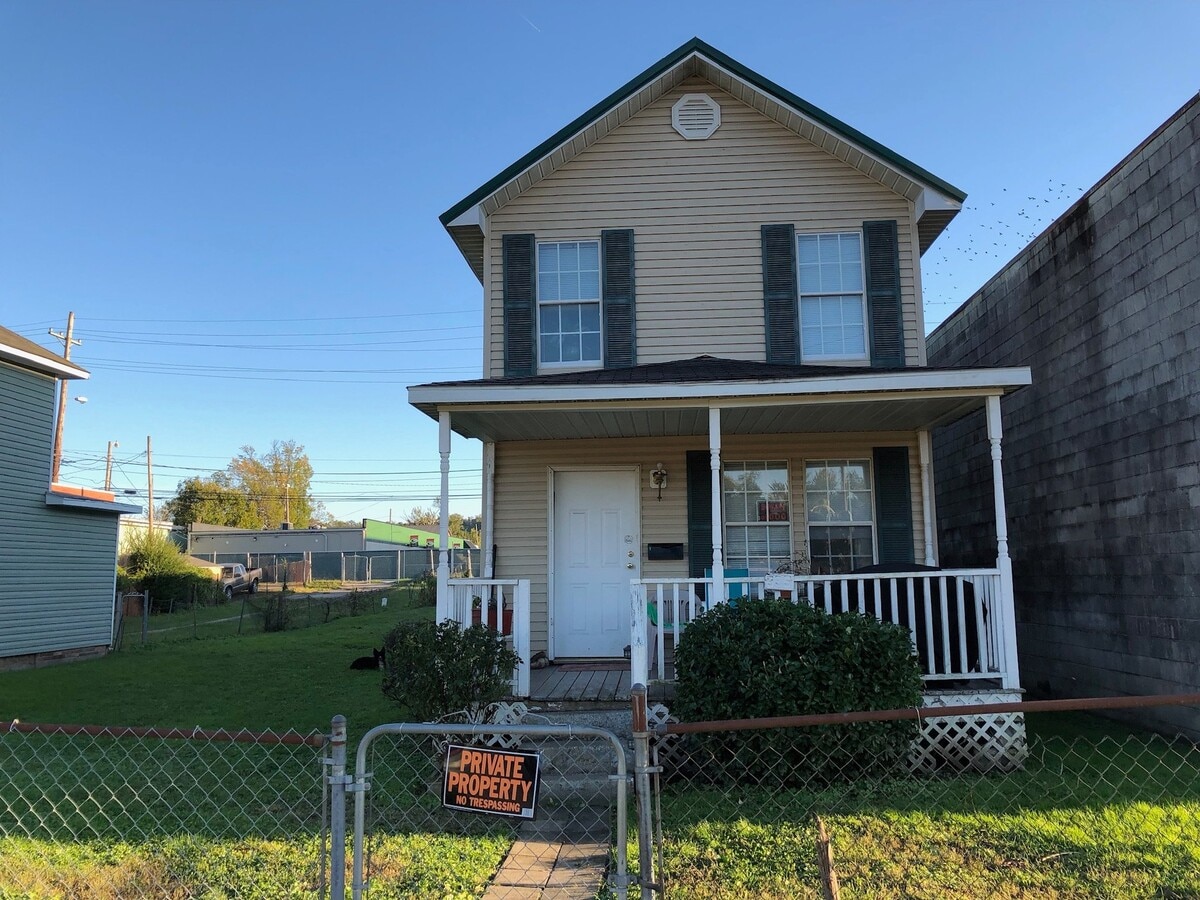 Photo - 335 W 3rd Ave