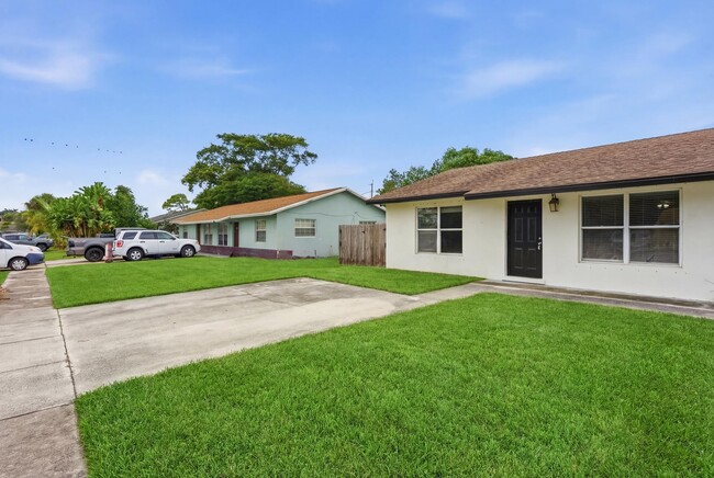 Photo - 3847 Roan Ct E