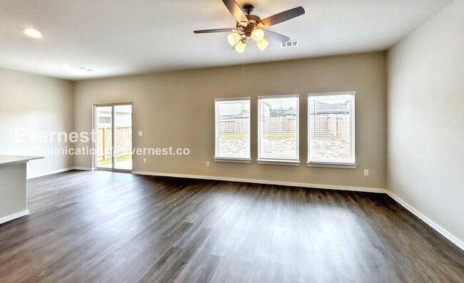 Photo - 5923 Hollyhock Ln