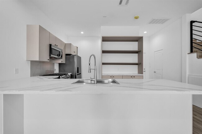 Photo - 15000 S Richmond Ave Unidad 6