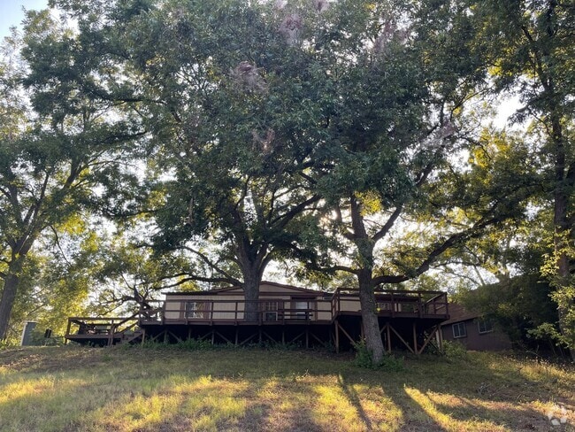 Building Photo - NEW ON MARKET RIVERFRONT Rental