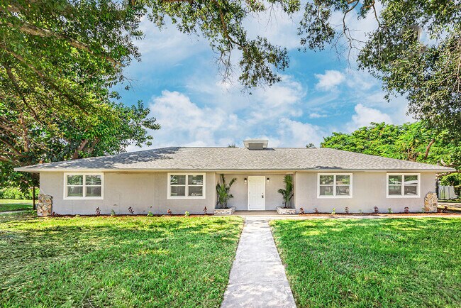 Photo - 300 Riomar Dr