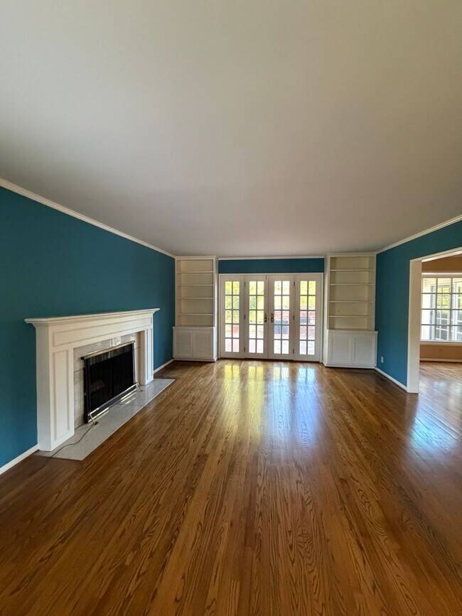 36 Augusta Ln