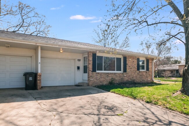 Photo - 2 bedroom 1 bathroom duplex-Available JUNE 2026