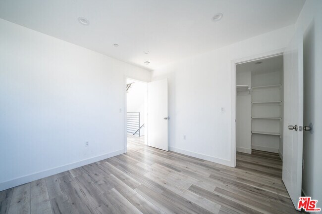 Photo - 5746 Elmer Ave Unidad 5748