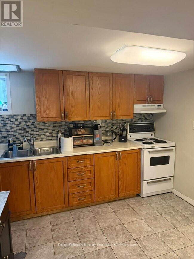 Photo - 713 Yeremi St