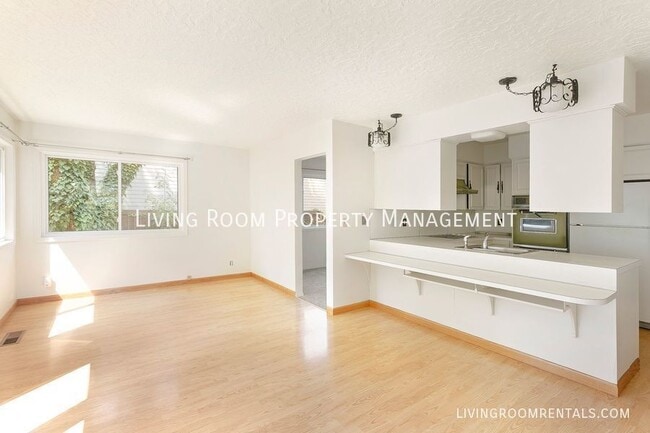 Photo - 3740 SE Tibbetts St