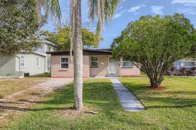 3219 40th St N - 3219 40th St N