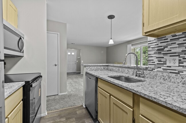 Building Photo - Village Club of Farmington Hills Rental