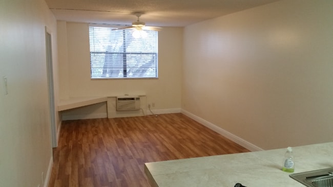 Photo - 2501 Riverside Dr