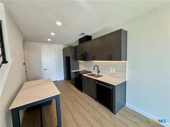 634 Central Pkwy Unit 1207