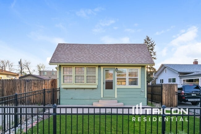Photo - 3625 S Elati St House