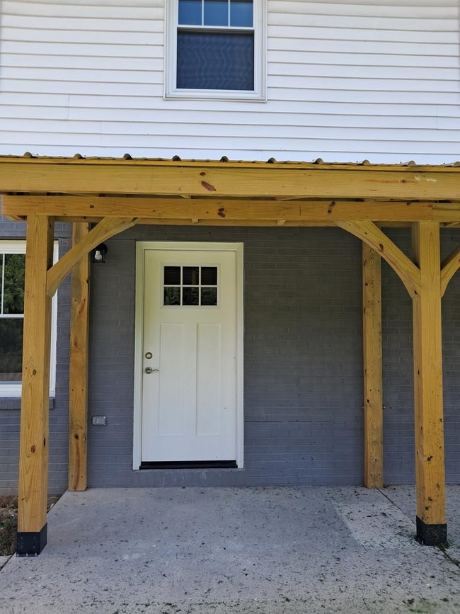 Building Photo - 315 #5 Sulphur Springs Rd Rental