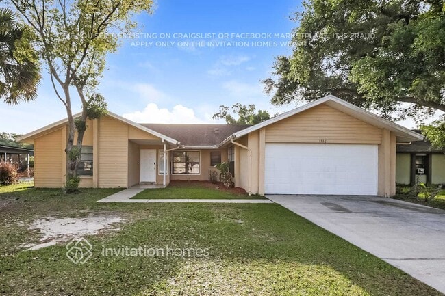 Building Photo - 1726 Lk Crst Ave