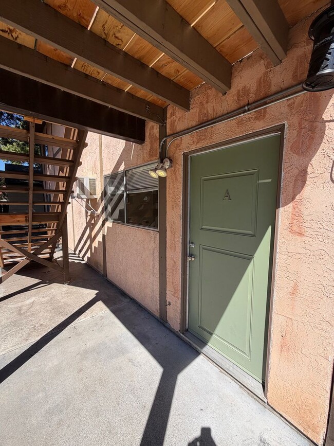 Photo - 1448 Warner St Unidad A