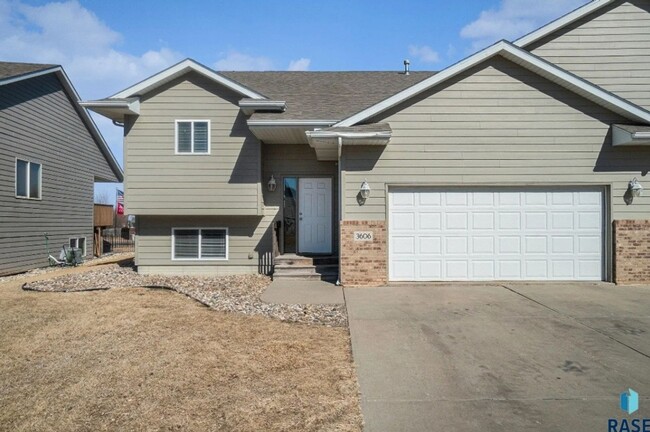 Spacious 5BR 3 Bath Townhome in Sioux Falls - Spacious 5BR 3 Bath Townhome in Sioux Falls