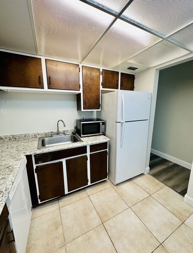 Building Photo - 1504 Virginia Ave Unit 211