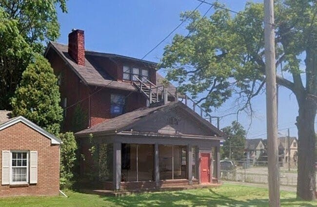 Building Photo - 145 E Wallace Ave Unit Apt 1