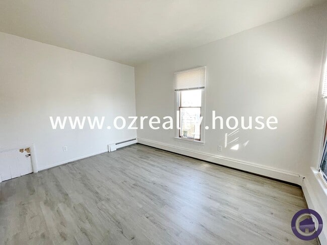 Photo - 215 E Reed Ave