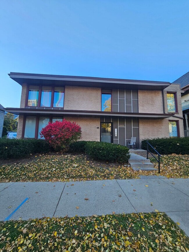 Photo - 1851 N Oakland Ave (18 Unit)