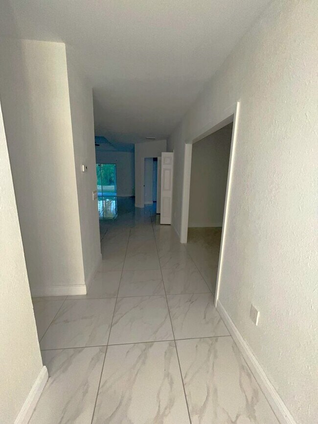 Photo - Great Location-Large 2/2/1 + DEN Duplex