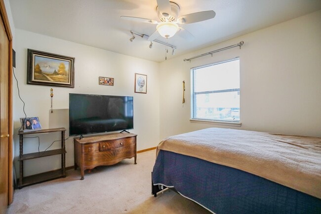 Photo - Spacious 3 Bedroom 2 bath with Solar Panels