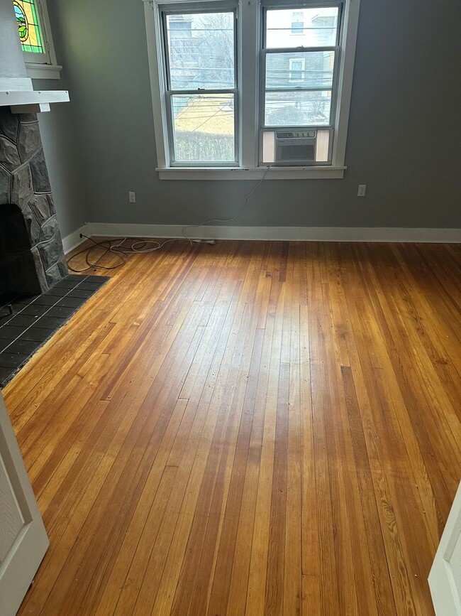 Building Photo - 110 Madeline St Unit apt 1