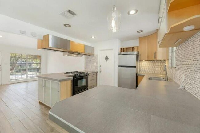 Photo - 4904 Enchanted Ln