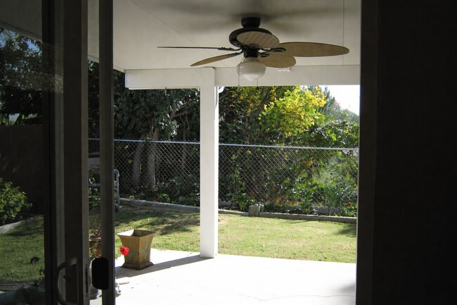 Photo - 220 Sandstone St