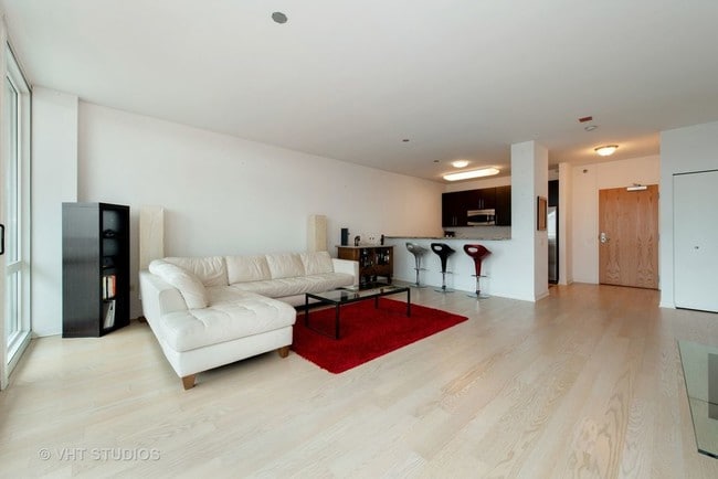 Living Room 2 - 757 N Orleans St Unit 1103