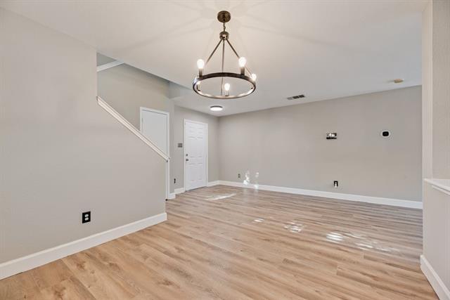 1316 Hunter Ln