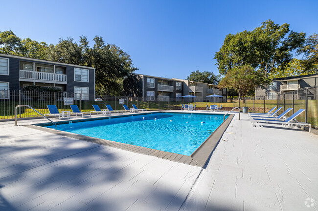 Building Photo - Maplewood Rental