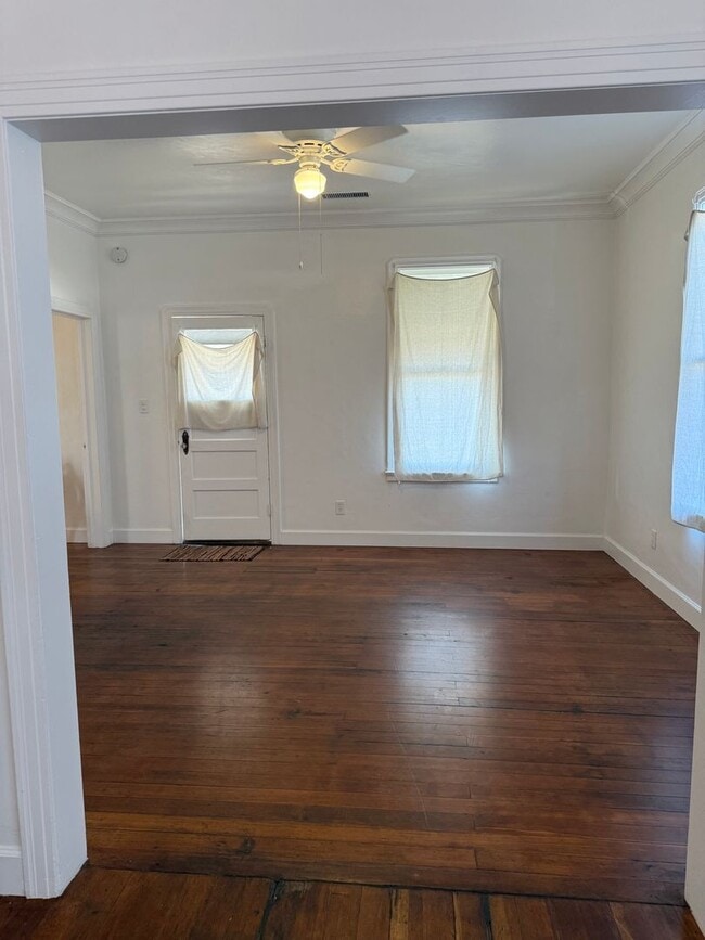 Photo - Darling 2 bedroom 1 bath Exeter Home