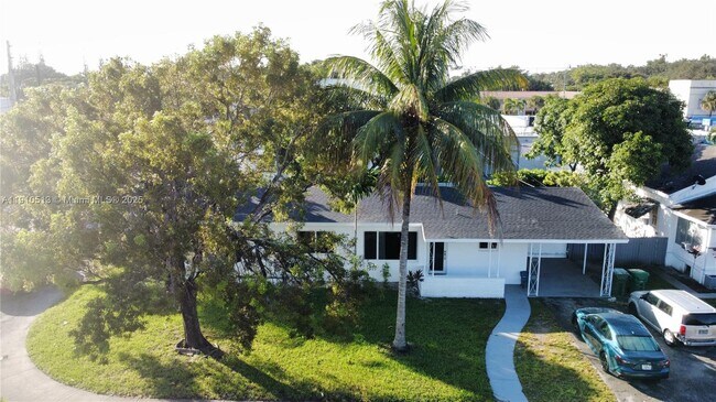 Photo - 4700 SW 7th St