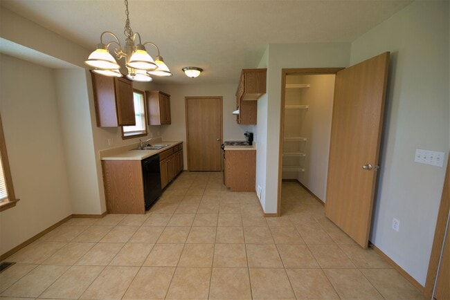 Photo - 3 bedroom 2 bathroom home with fence