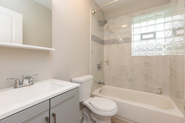 Photo - 5302 W Ohio St