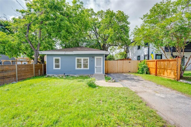 Photo - 1305 Bob Harrison St Casa