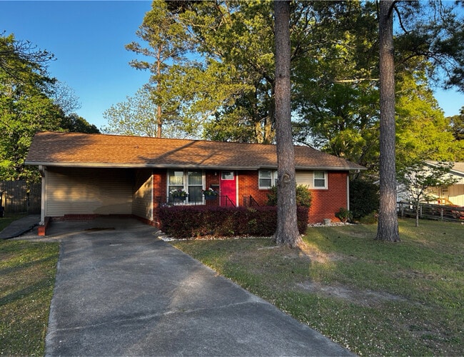 Photo - 3318 Rogers Dr House